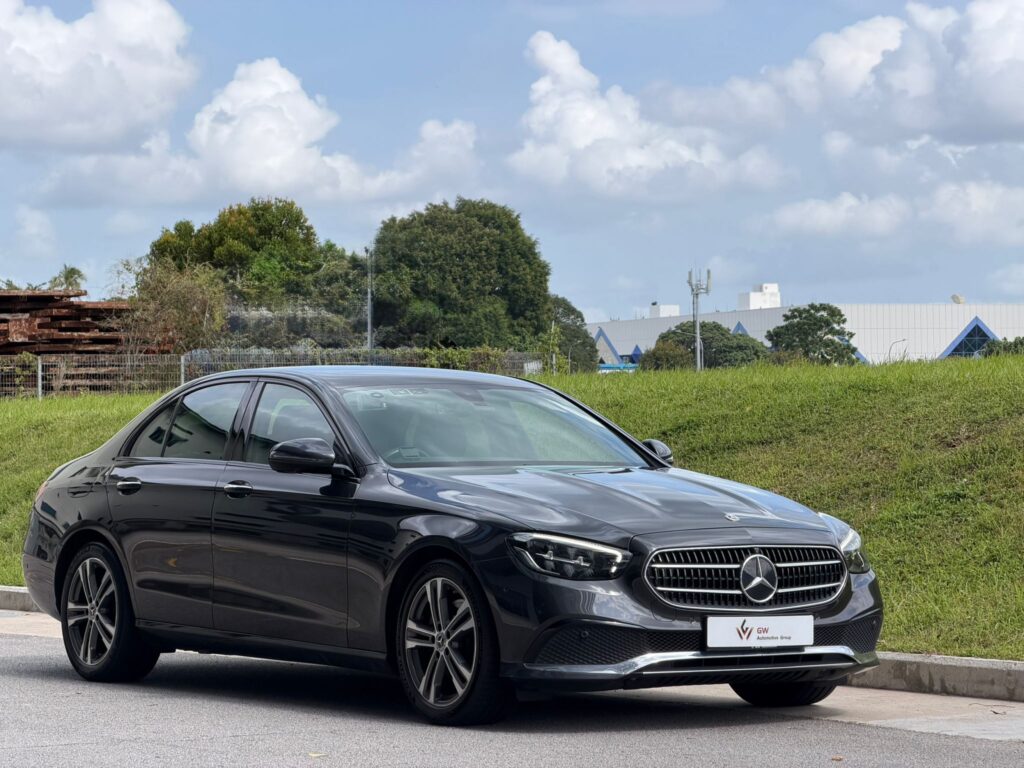 Front profile of a black Mercedes-Benz E200 Mild Hybrid Avantgarde with LED headlights.